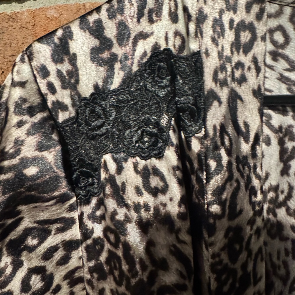 Leopard Print Kimono Robe - Picture 3 of 8